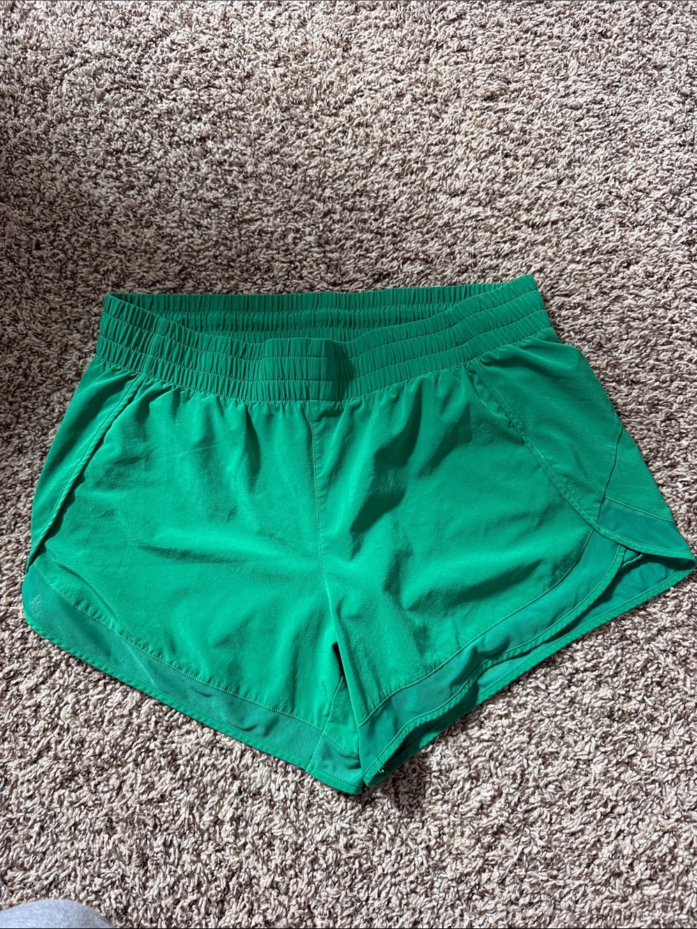 Athleta mesh racer run shorts